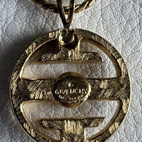 Givenchy Rare Gold Tone With Diamond Necklace An  Intricate Pendant - Picture 5 of 6